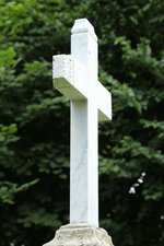 Ein Mamorkreuz aus Warle