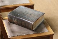 Eine alte Bibel der Kirchengemeinde Uehrde